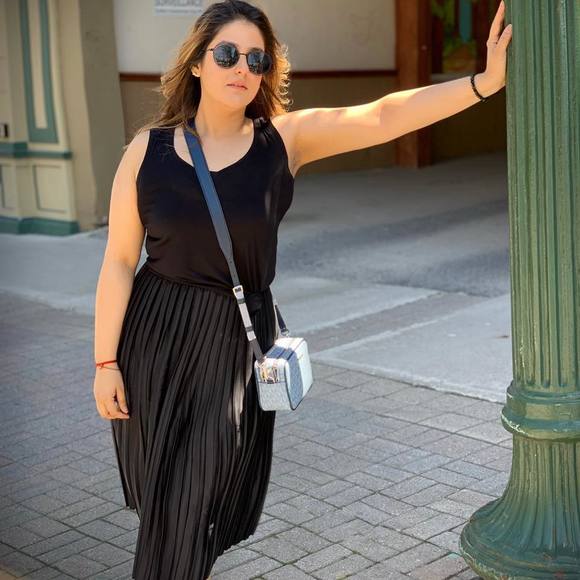 Meet your Posher, Fiza - Picture 1 of 1